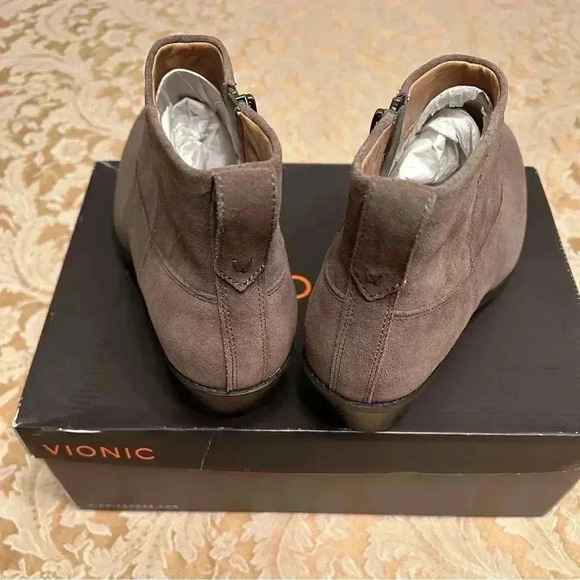 Size 9.5 Vionic Joy Zadie Suede Ankle Boot in Griege (Gray/Beige) Block Heel NIB - Picture 9 of 9